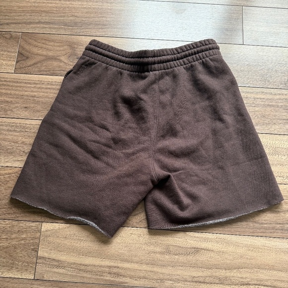 TNA XS | Cozy Fleece Sweatshorts 6" Mocha Brown - Picture 4 of 5